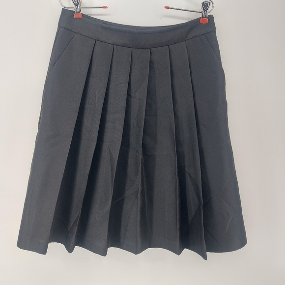 Ann Taylor Black Pleaded Mini Skirt Size 8 - Picture 1 of 7